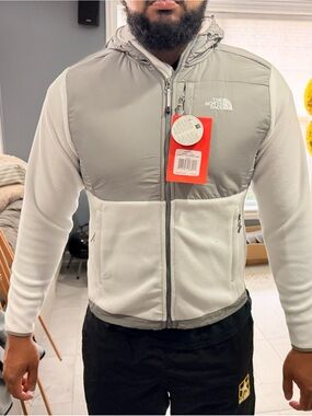The North Face Men’s Two-Tone Light Gray and Gray Hooded Vest
